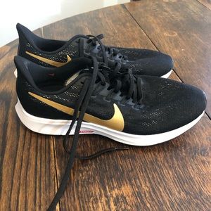 Nike Zoom Pegasus - Black & Gold